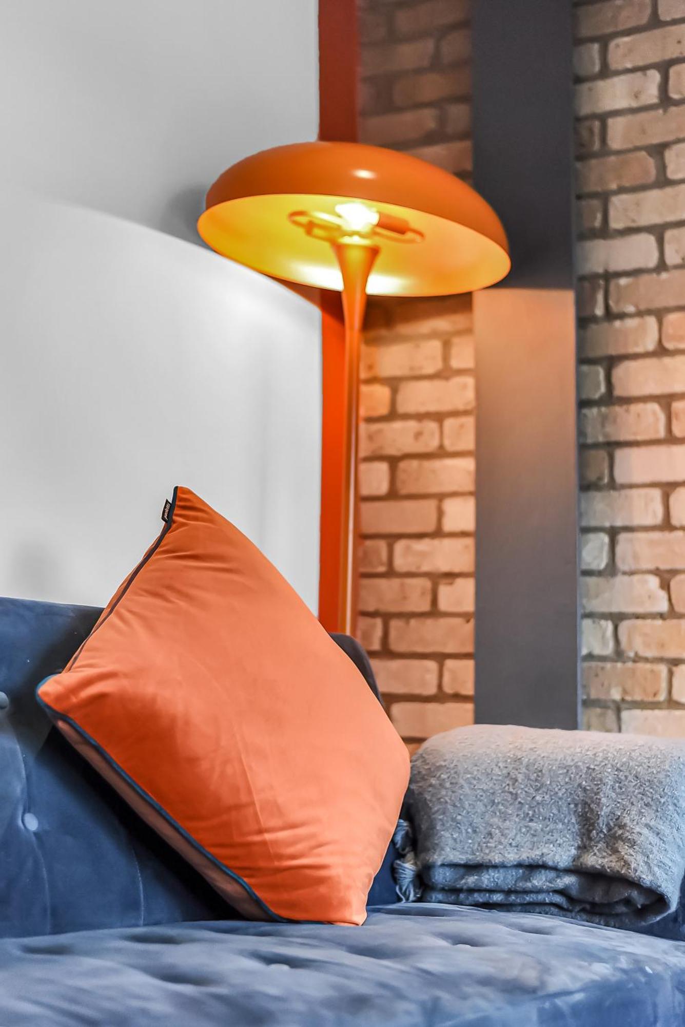 Stylish 2-bed In *