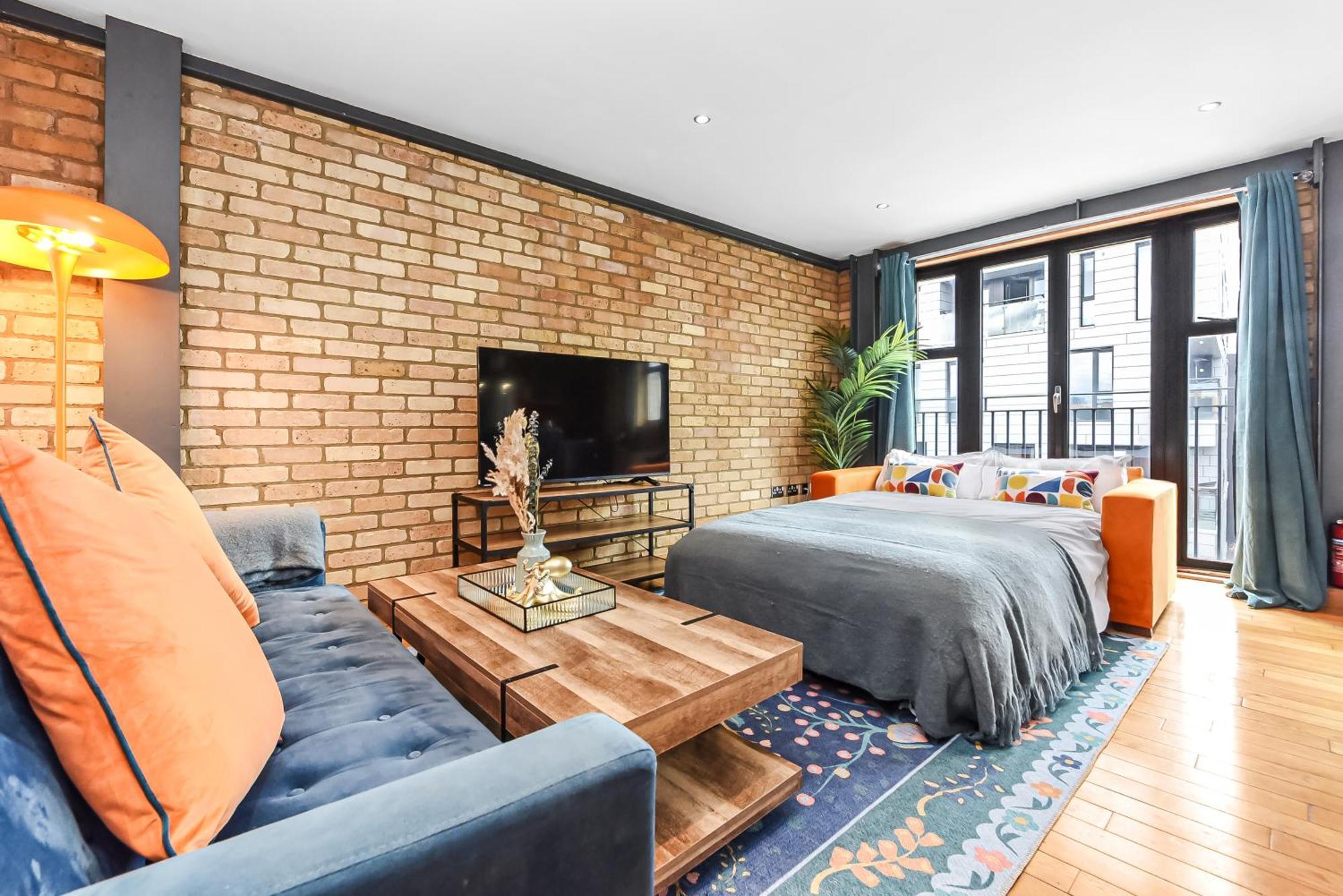 Stylish 2-bed In *