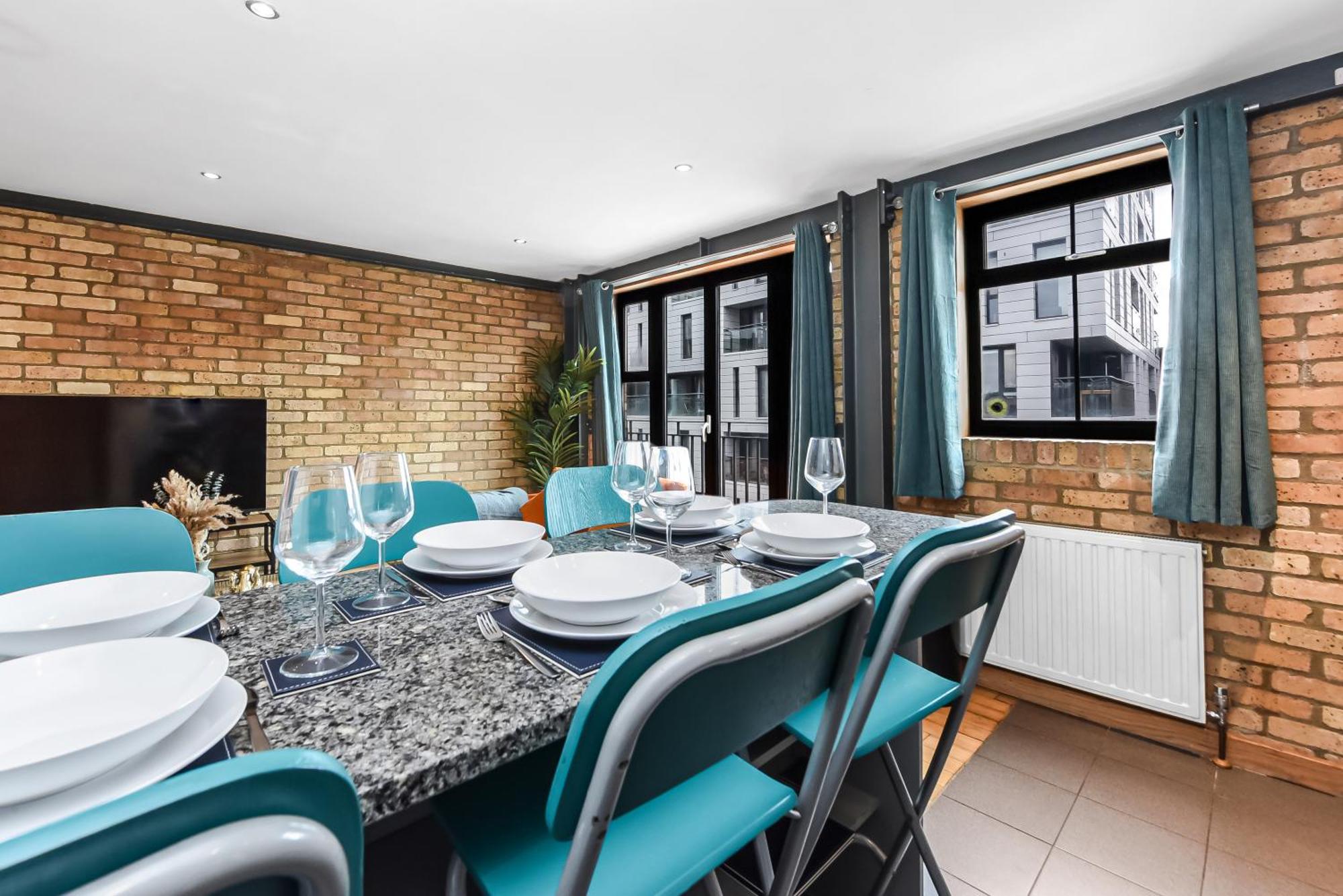 Stylish 2-bed In *