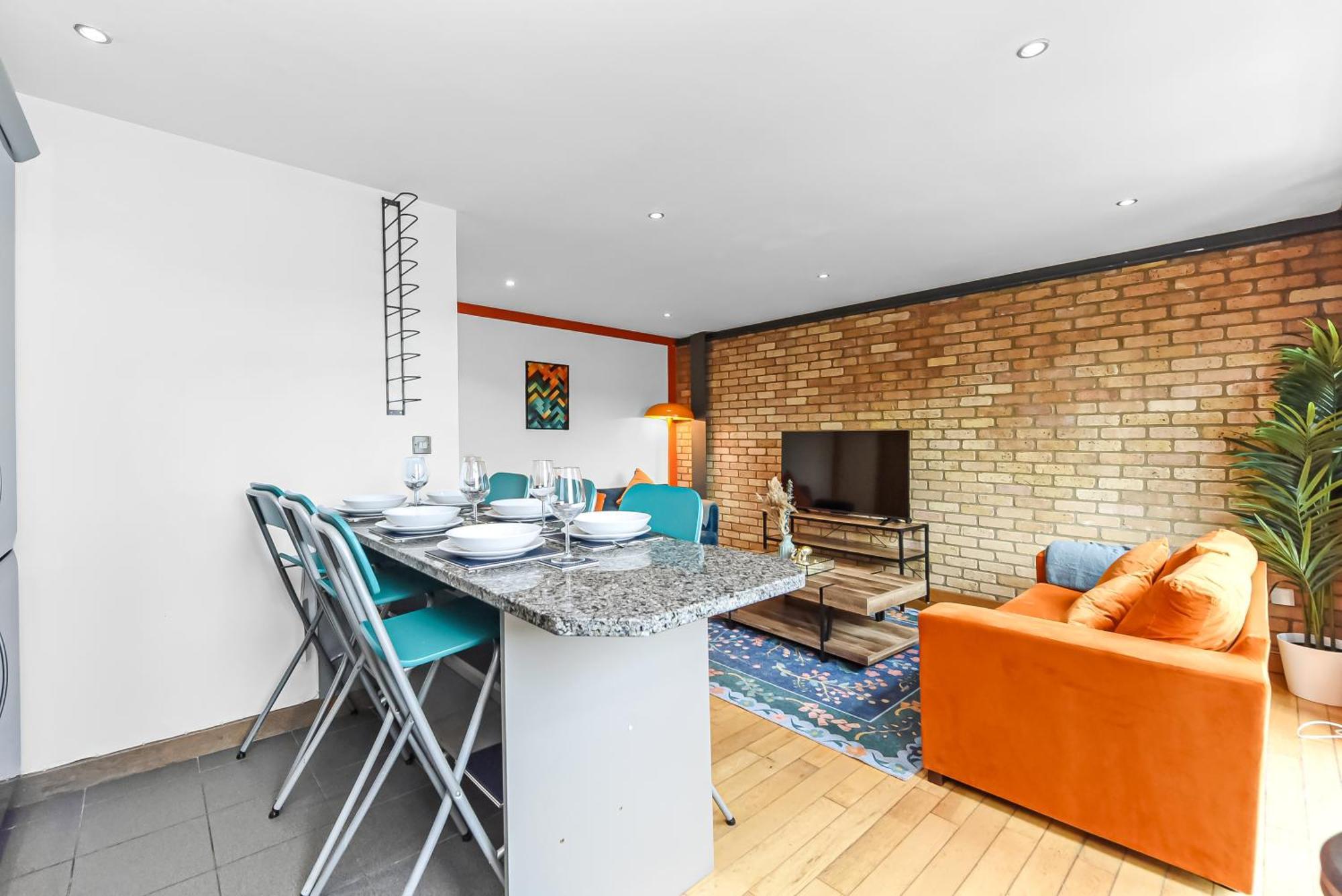 Stylish 2-bed In *